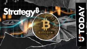 Goldene Bitcoin-Münze vor einem aufsteigenden Kurs-Chart und Firmenlogos