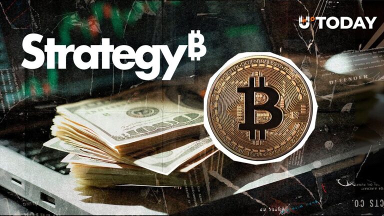 MicroStrategy-Logo im Hintergrund mit einer goldenen Bitcoin-Münze und einem steigenden Kurs-Chart