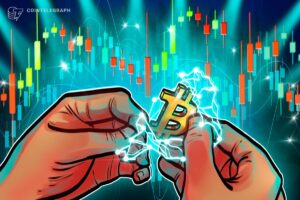 Ein bullischer Bitcoin-Chart mit einem starken grünen Aufwärtstrend über einer Bitcoin-Münze.