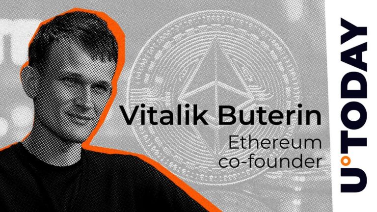 Vitalik Buterin bei einer Präsentation mit dem Ethereum-Logo im Hintergrund