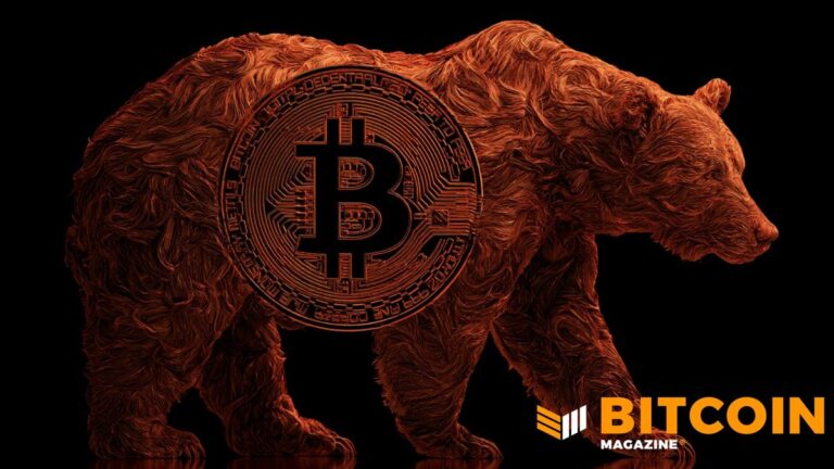 Eine physische Bitcoin-Münze liegt auf einem ansteigenden Kurs-Chart vor dunklem Hintergrund