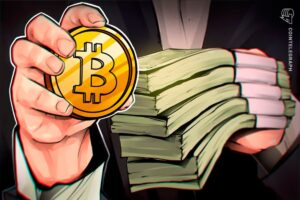 Michael Saylor neben einem fallenden Bitcoin-Kurschart und dem Firmenlogo von Strategy