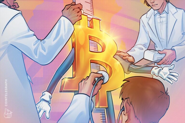 Eine physische Bitcoin-Münze liegt auf einem Kurs-Chart neben Dokumenten zu globalen Staatsanleihen.