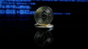 Ein Trading-Chart, der den drastischen Kursverfall von Ethereum und den historischen Tiefststand des RSI-Indikators zeigt.