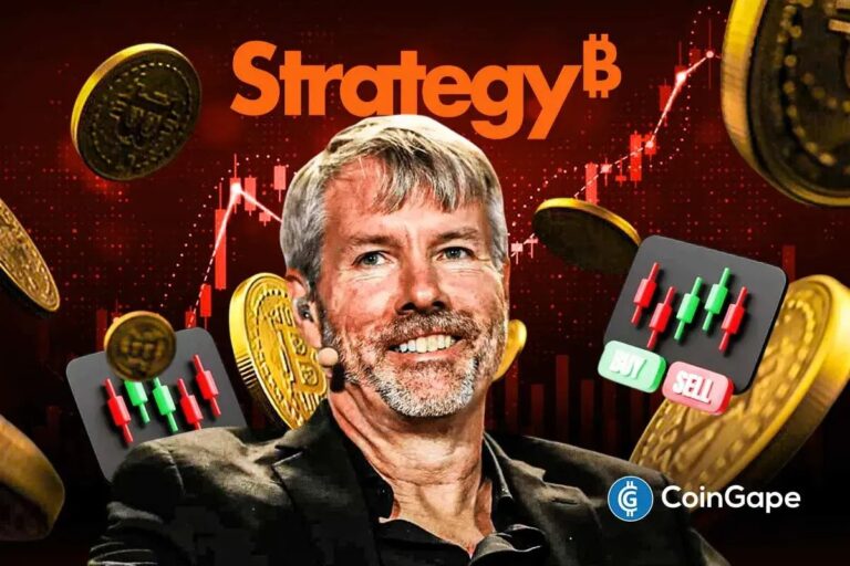 Eine physische Bitcoin-Münze liegt auf einem steigenden Aktienchart, der die Kursentwicklung von MicroStrategy symbolisiert.