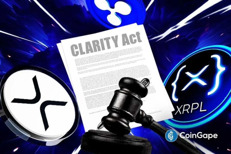 XRP-Münze vor einem US-Kapitol-Hintergrund als Symbol für die Krypto-Regulierung in den USA.