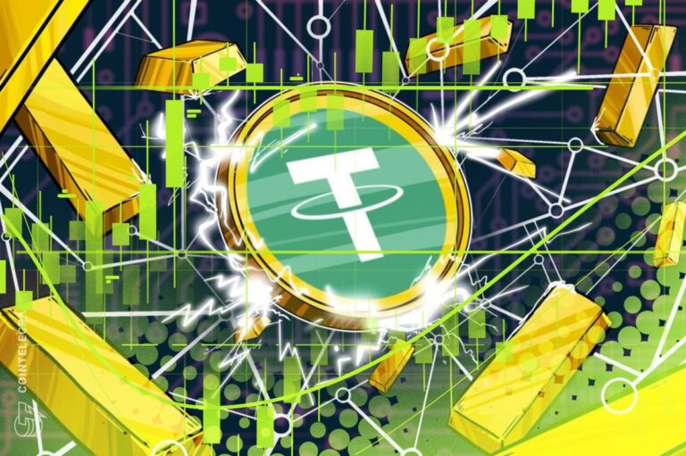 Physische Goldmünze mit Tether-Logo vor digitalen Kursdaten auf einem Bildschirm