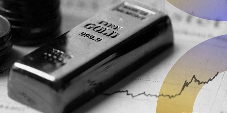 Physische Goldmünze neben einer Visa-Kreditkarte und dem Tether-Logo auf einem digitalen Hintergrund.