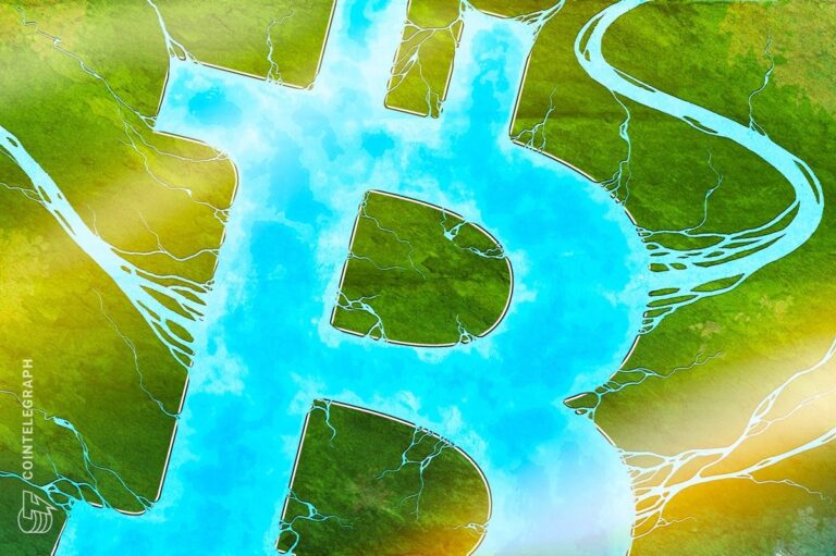 Eine physische Bitcoin-Münze liegt vor einem verschwommenen Kurs-Chart auf einem dunklen Bildschirm.