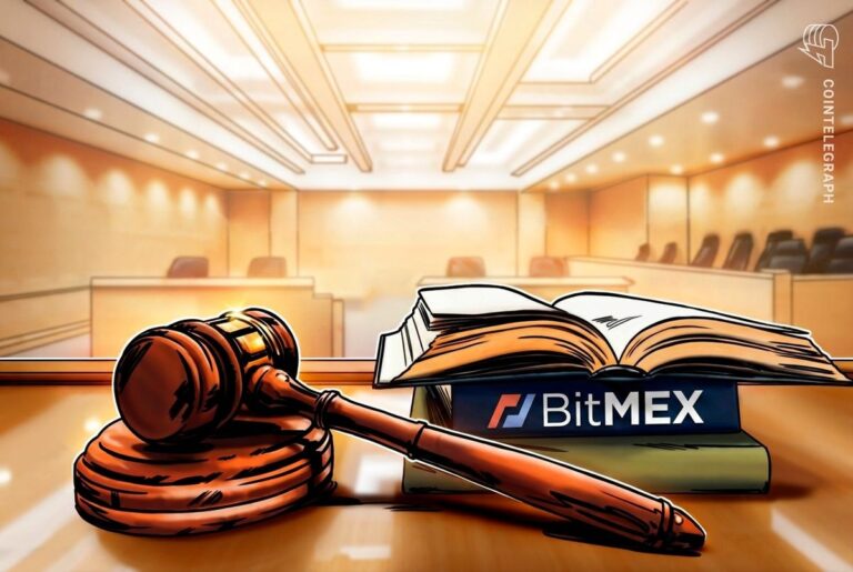Eine Bitcoin-Münze vor einem fallenden Kurs-Chart und dem Logo der Krypto-Börse BitMEX.