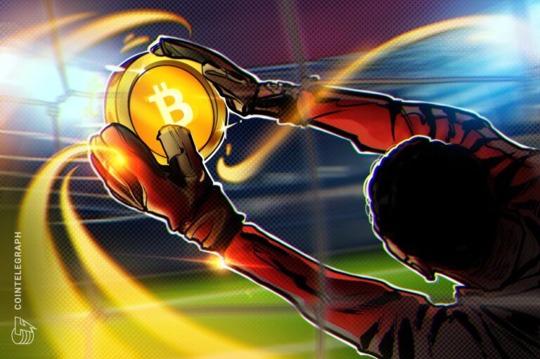 Ein Bitcoin-Kurs-Chart mit bullischen Trendlinien und einer physischen Bitcoin-Münze im Vordergrund.