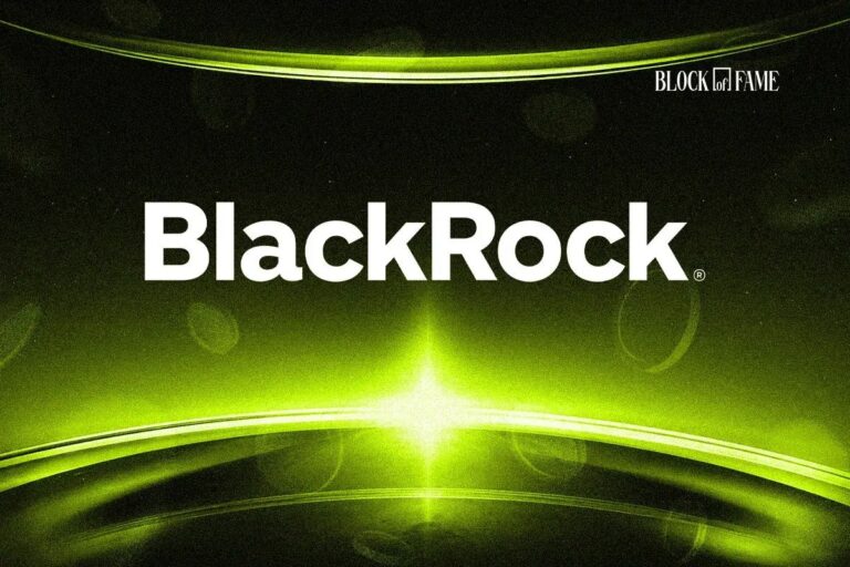 BlackRock Logo vor einem aufsteigenden Bitcoin Kurs-Chart