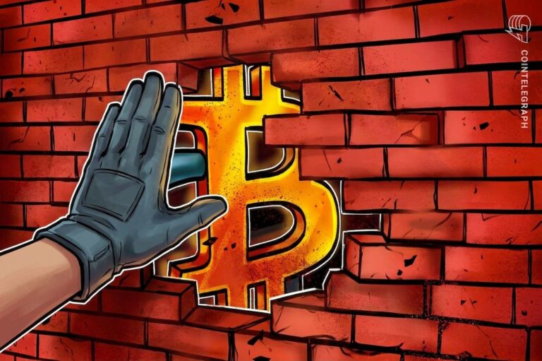 Ein roter Kurschart neben einer physischen Bitcoin-Münze auf einem digitalen Bildschirm