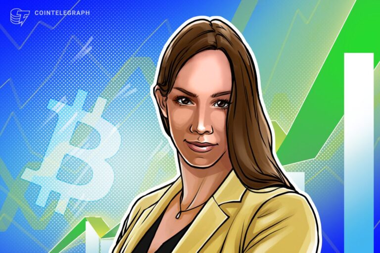 Eine physische Bitcoin-Münze auf einem roten absteigenden Kurs-Chart neben dem Logo von MicroStrategy