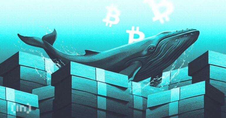 Bitcoin-Münze auf einem roten Kurs-Chart, der den schwachen Börsenmonat August symbolisiert