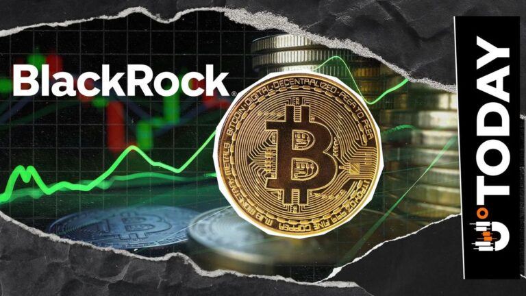 Physische Bitcoin-Münze vor einem steigenden Börsen-Chart neben einem BlackRock-Logo