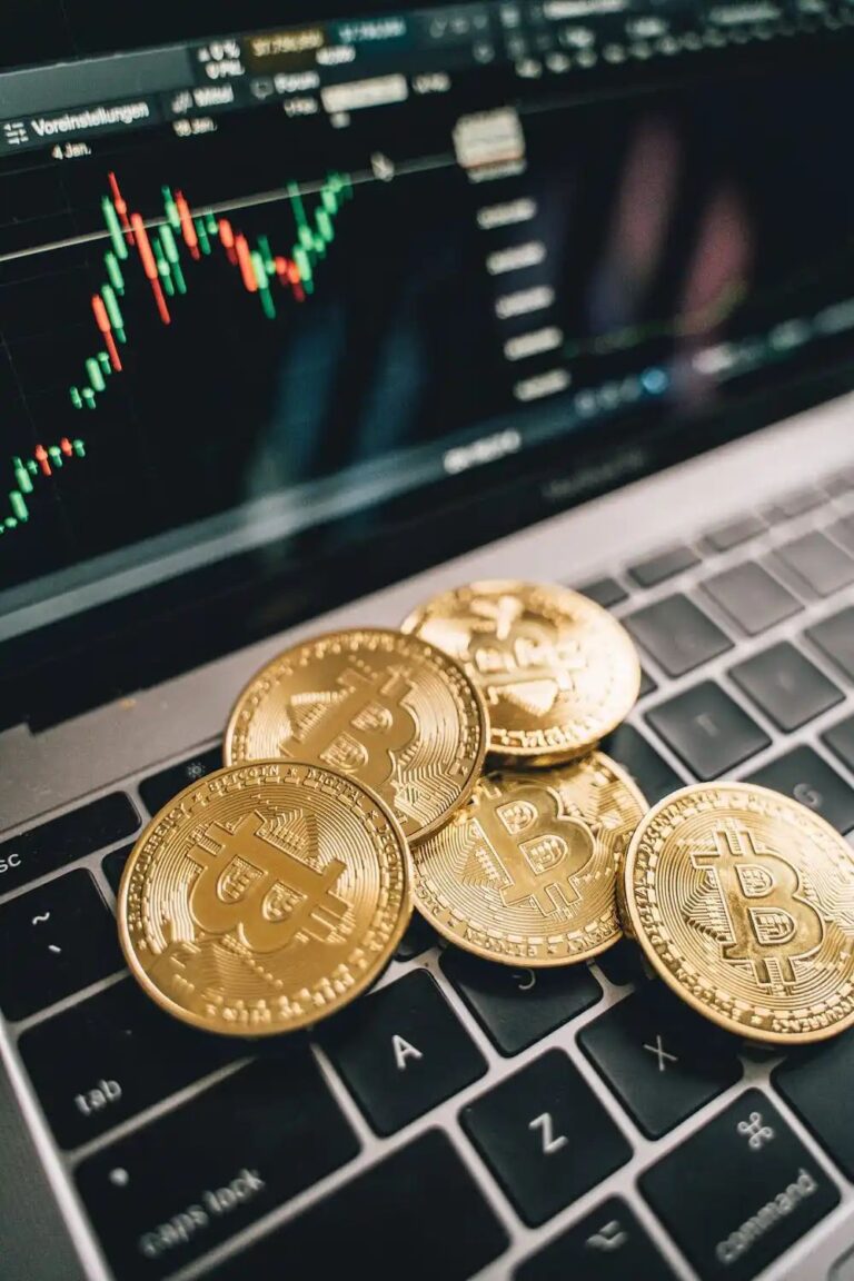 Physische Euro-Münze auf einem digitalen Blockchain-Hintergrund, die den Ethereum-Layer-2-Launch von EURC symbolisiert