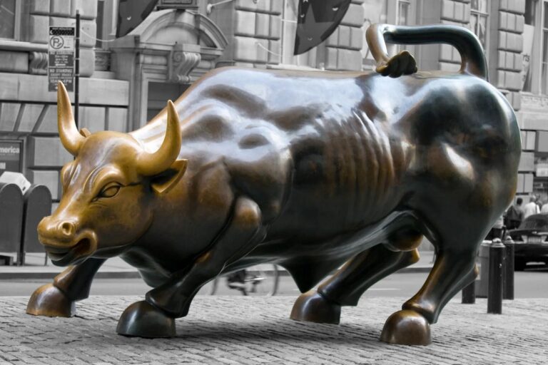 Ethereum-Logo vor dem Gebäude der US-Börsenaufsicht SEC