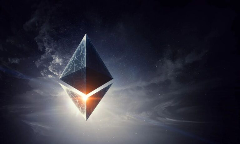 Eine leuchtende Ethereum-Münze vor einem steigenden Kurs-Chart und digitalen Datenströmen.