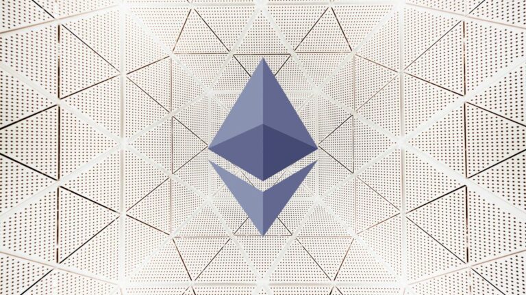Porträt von Joseph Lubin vor einem Ethereum-Logo und einem stilisierten aufsteigenden Kurs-Chart