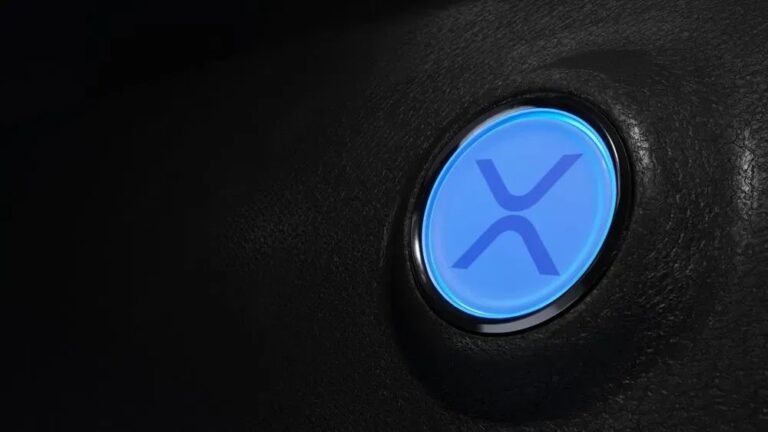 XRP-Logo neben dem Schriftzug der US-Clearingstelle DTCC auf einem abstrakten Hintergrund
