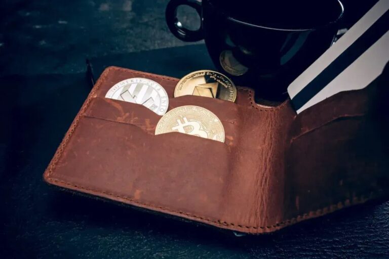 US-Kapitol Gebäude mit eingeblendeten Logos von Ripple und Coinbase