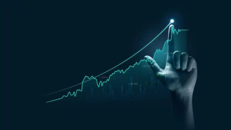 US-Börsenaufsicht SEC Gebäude mit einem Bitcoin-Symbol im Vordergrund