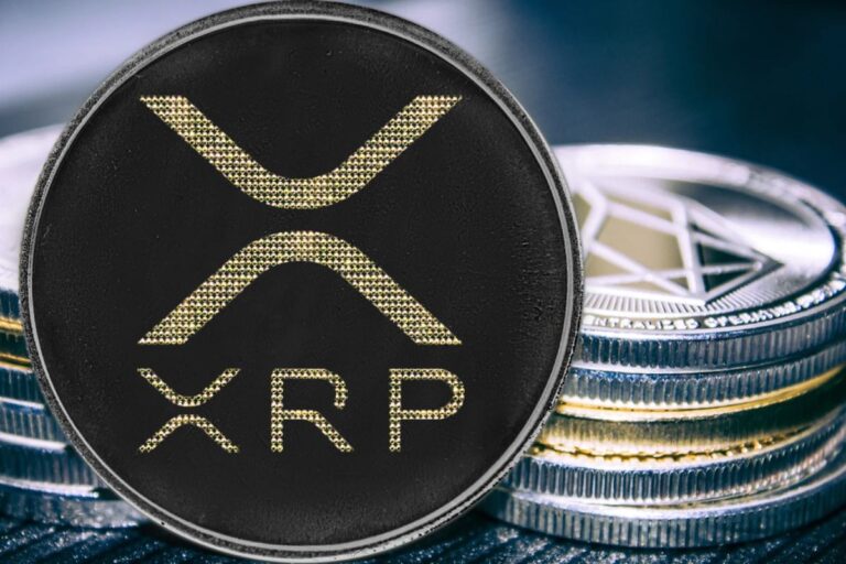 Ein digitaler Kurs-Chart mit dem XRP-Logo und aufsteigenden Transaktionsbalken