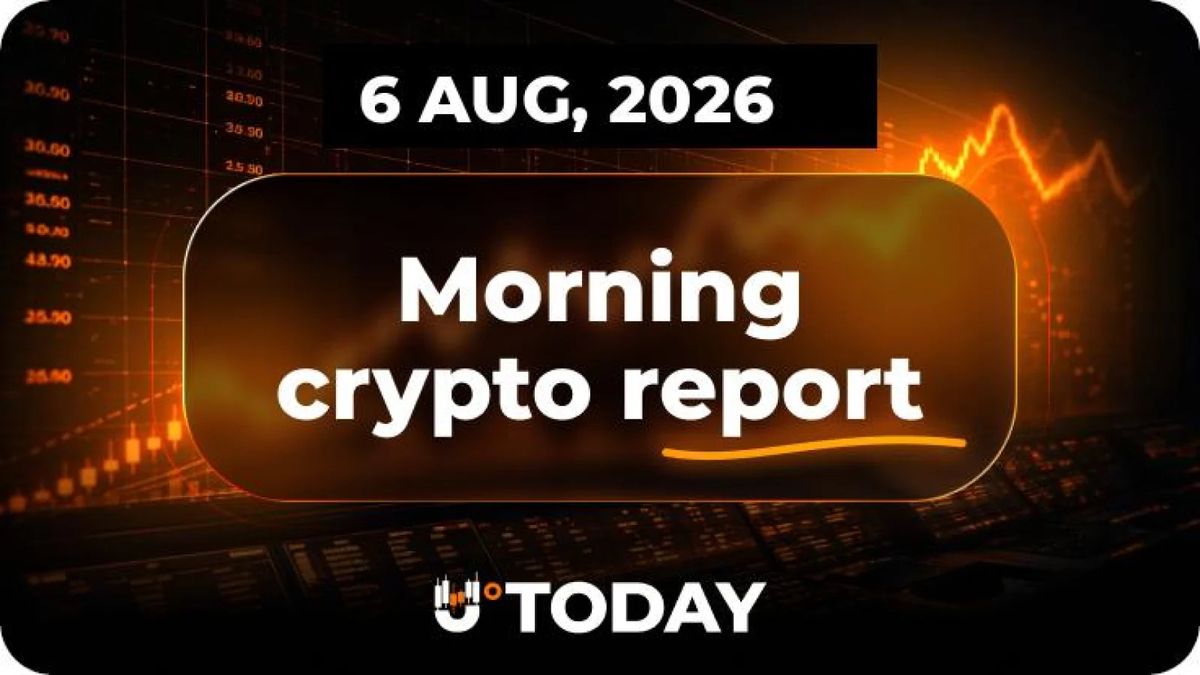 Logo der Krypto-Börse BitMEX neben einer physischen Bitcoin- und XRP-Münze auf einem roten Trading-Chart