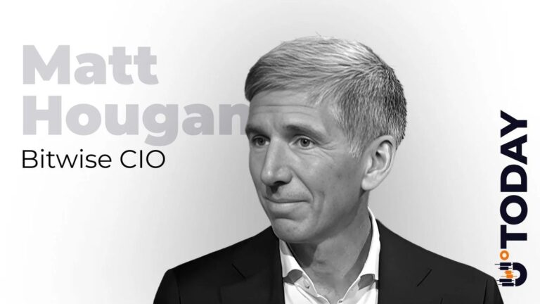 Ein leuchtendes Bitcoin-Logo auf einem aufsteigenden Kurs-Chart vor dunklem Hintergrund