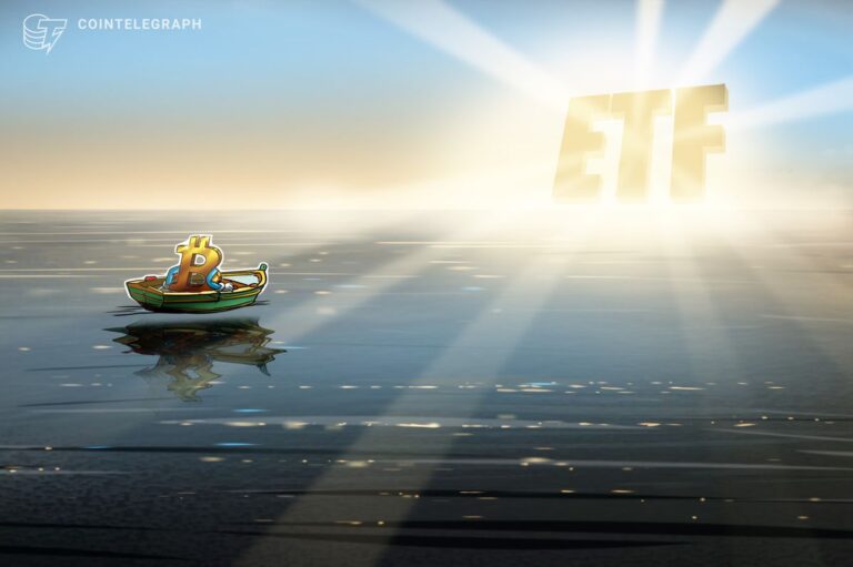Bitcoin-Münze vor einem steigenden Börsenchart und ETF-Symbolen