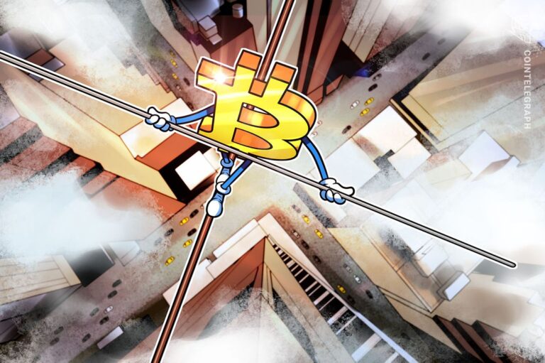 Ein roter fallender Kurs-Chart mit einer physischen Bitcoin-Münze im Vordergrund