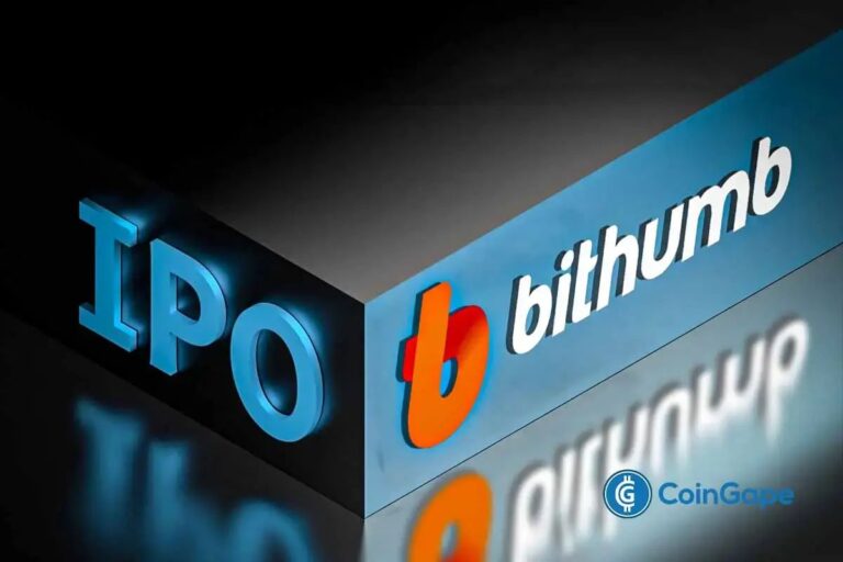 Das Logo der Krypto-Börse Bithumb vor einem Chart des Bitcoin-Kurses in Rot und Grün
