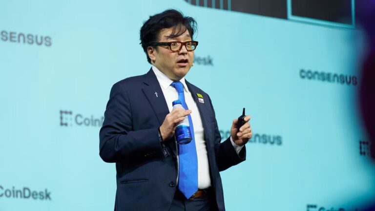 Tom Lee von Fundstrat spricht auf einer Krypto-Konferenz über die Fundamentaldaten von Ethereum