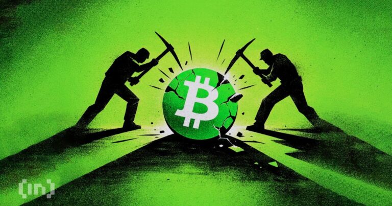 Bitcoin-Mining-Hardware in einem Rechenzentrum neben einem rot leuchtenden Warnsignal