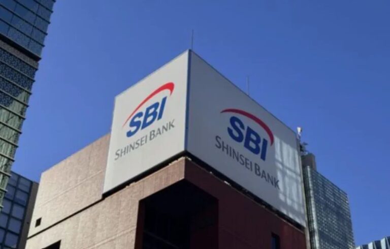 Die Logos von Ripple und SBI Holdings neben einem Krypto-Chart mit Fokus auf den japanischen Markt