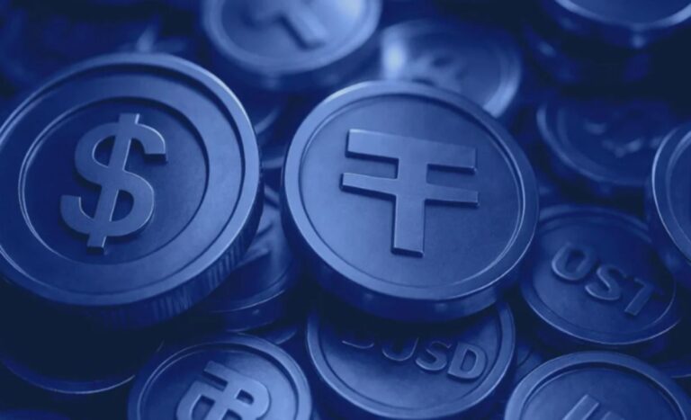 Ein fallender Kurs-Chart mit den Logos von Tether und USD Coin vor einem dunklen Hintergrund