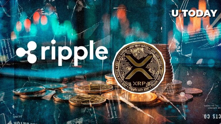 Eine physische XRP-Münze vor der Fassade eines US-Regierungsgebäudes im unscharfen Hintergrund